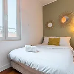 2-Bedroom Apartment Near Metro