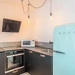Appartement Lumineux Avec Rooftop Et Garage Prive.