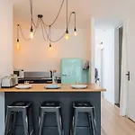 Appartement Lumineux Avec Rooftop Et Garage Prive.