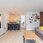 Appartement Lumineux Avec Rooftop Et Garage Prive.