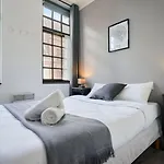 Charming 2 Bedroom Apartment With Terrace