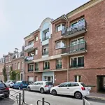Apartment Balconyparking Space Near Train Station