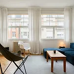 Character 2-Bedroom Apartment In The City Center