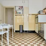 Character 2-Bedroom Apartment In The City Center