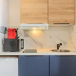 Equipped Studio - Near Train Stations
