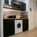Equipped Studio In The Heart Of The Stations