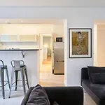 Spacious One Bedroom Apartment Ideally Located