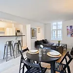 Spacious One Bedroom Apartment Ideally Located