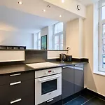 Spacious One Bedroom Apartment Ideally Located