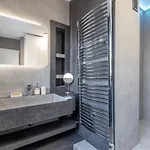 Hypercentre: Apartment Near Station With Parking