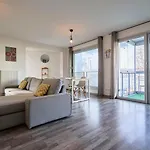 Appartement Proche Metro & 2 Balcons + Parking