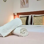 Large Studio Between Train Station & Grand Place