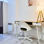 Large Studio Between Train Station & Grand Place