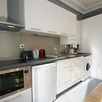 Fully-Equipped Apartment In City Center + Parking