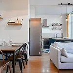 1 Bedroom Apartment Near Metro, Shops & Schools