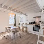 Functional & Equipped Duplex Studio, Old Lille