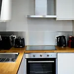 Bright 3-Bedroom 2-Bathroom Flat.