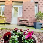 Charming Flat Ideal Location, 2 Bedroom 5 Pers Max