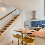 Maison 2 Chambres Avec Petite Cour, Proche Metro