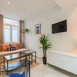 Maison 2 Chambres Avec Petite Cour, Proche Metro