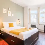 Appartement 2 Chambres Avec Parking, Proche Metro
