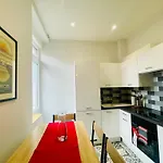 Charming Flat Ideal Location, 2 Bedroom 5 Pers Max