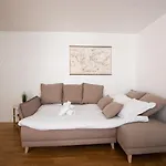 Amazing And Quiet Duplex In The City Center !