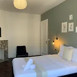 Appartement 2 Chambres Avec Parking, Proche Metro