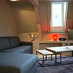 Little Suite - Simone