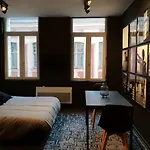 Grand Place Appart, Black