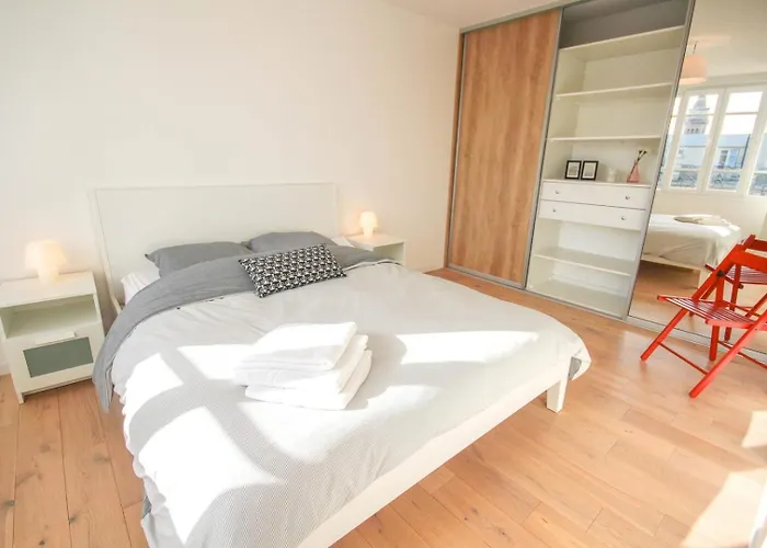 Lille Republique-Nice And Bright Flat With Balcony