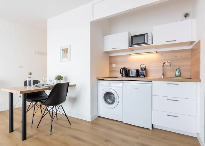 Close To The City Centre - Appartment Confortable