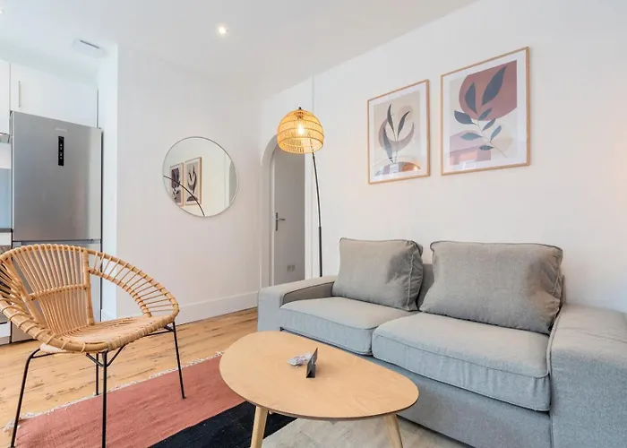 Bright 3-Bedroom 2-Bathroom Flat