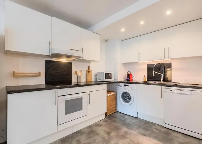 Spacious Apartment W Private Parking In Old Lille