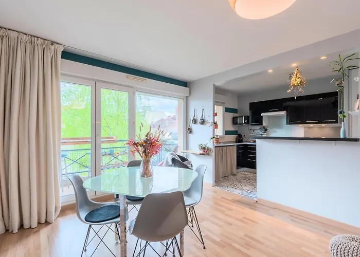 Calm Flat Ideally Located In Old Lille + Parking!