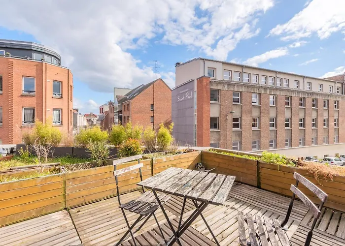 Appartement Lumineux Avec Rooftop Et Garage Prive.