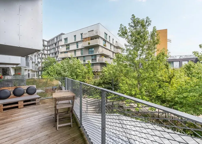 Apartment Near Metro With Parking & Balconies