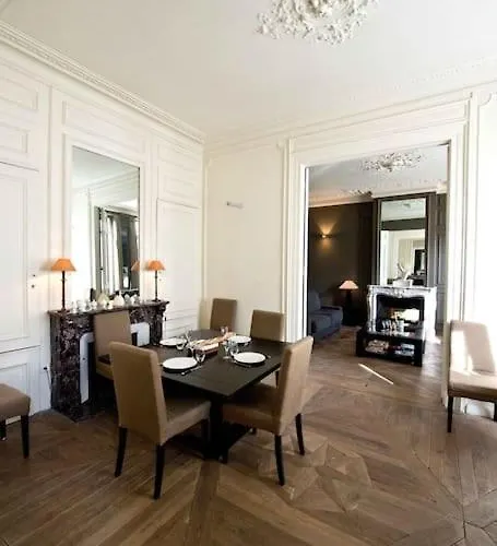 4P Elegant Flat, Vieux Lille, Carpark