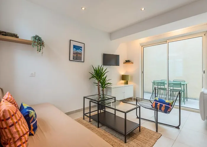 Maison 2 Chambres Avec Petite Cour, Proche Metro