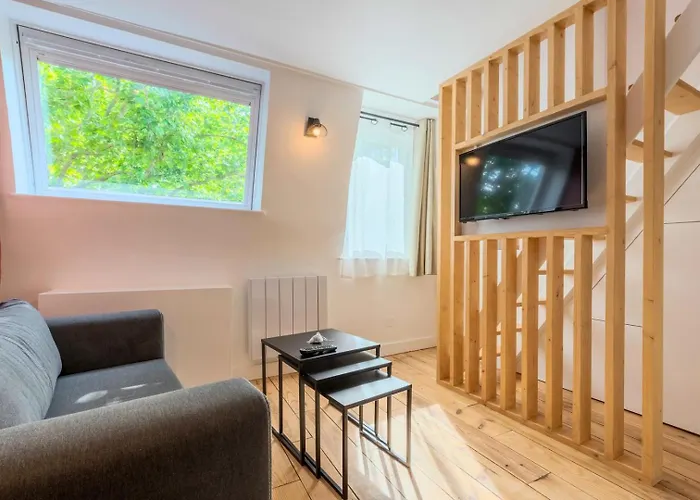 Little Duplex In Republique Beaux Arts