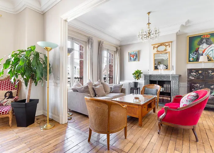 Spacious 3 Bedrooms Apartement 135 M & Privative Parking