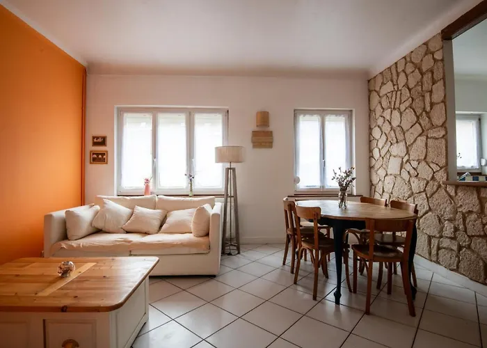 Family Home In Lille, Garden And Parking - 6/8P