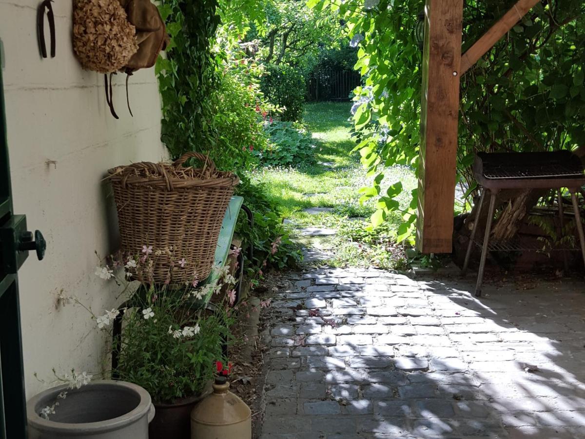 Au Troubadour Bed & Breakfast