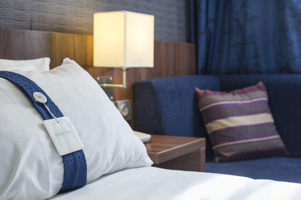 Hotel Express Centre By Ihg 3*