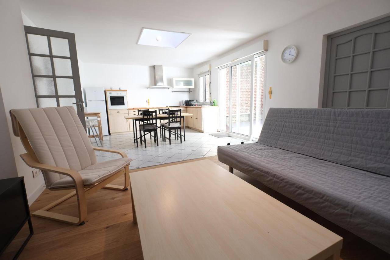 Escale De 80 M2 Avec Cour Et Parking *