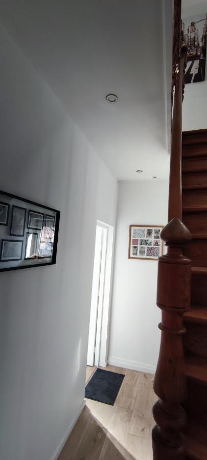 Best Location, Near Stadium And City Center - 1 Single Bed Plus 1 Additional Bed *