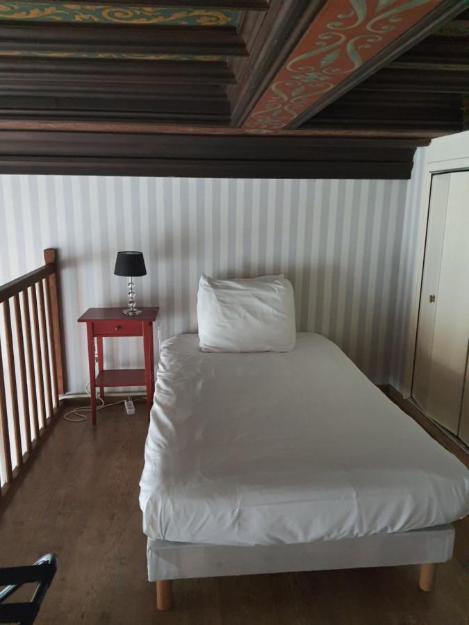 Apart Au Standing - Ambiance Cosy - Dans Un Immeuble De Prestige Du 19eme Siecle - Terrasse Au Rdc - Parking * Lille