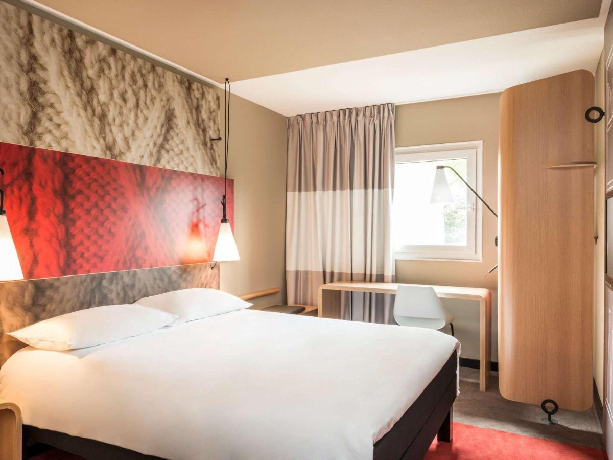Ibis Centre Grand Palais 3*