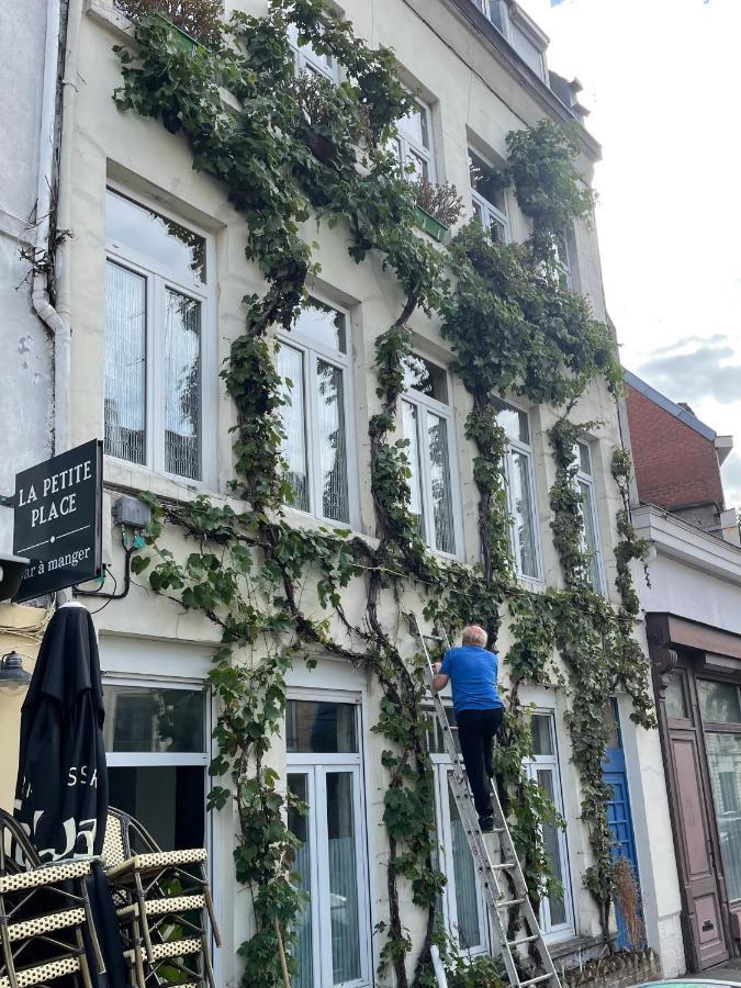 La Petite Place De La Porte De Gand *