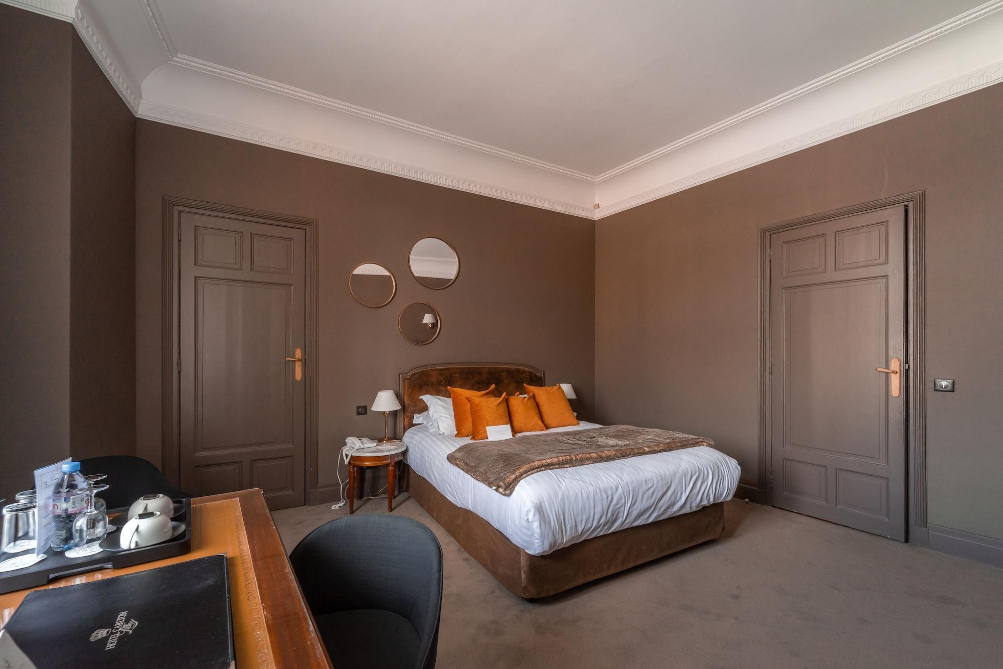 Carlton Hotel 4*